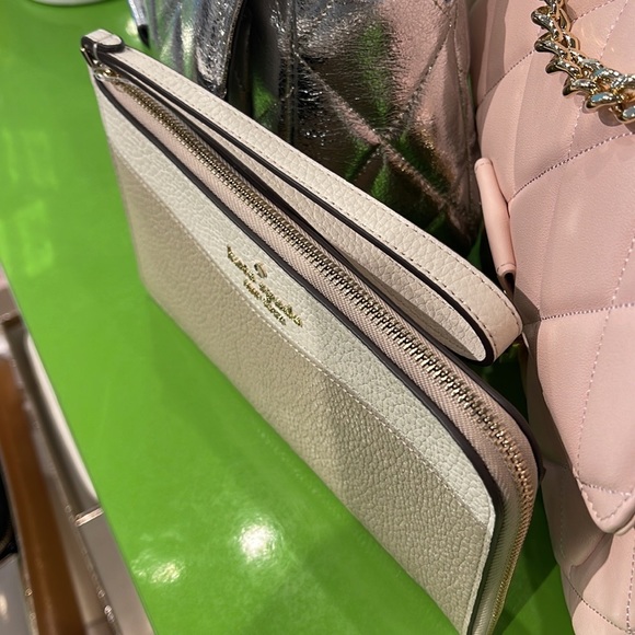 Kate Spade Medium Lucy Colorblock L-Zip Wristlet Pebble Leather 
Light Sand 
NWT - Picture 4 of 16
